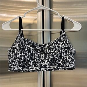FABLETICS Strappy Black & White Abstract Sports Bra